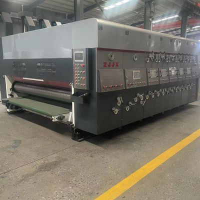 50-70 mm duvar kalınlığı, ± 0.5 mm baskı hassasiyeti ve Flexo Box yapıştırıcı sistemi olan Flexo Folder Gluer Casemaker