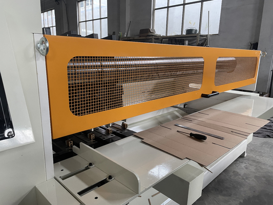 Yenilikçi Dört Bağlı Döner Kesme Makinesi 2000 modeli