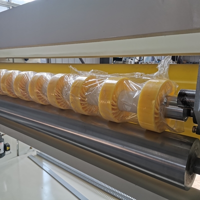 Yüksek Hızlı 2200mm NC Kesiciler Döner Karton Üretim Lini