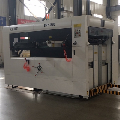 BMY-1500 Yarım Otomatik Örtü Kesme ve Kırpma Makinesi Renk Kutusu Yapımında El Destekleme