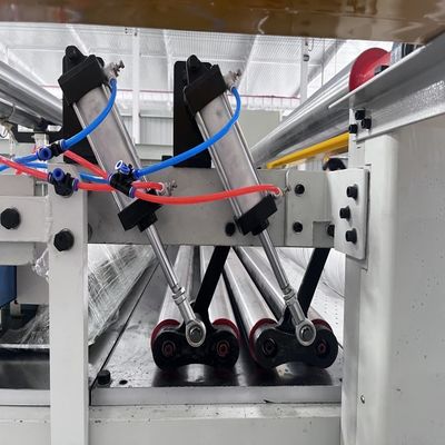 Pnömatik basınç levhası ve 2 parçalı orantı klavyesi ile 180m/min Çift yüzlü dalgalanmış karton üretim hattı