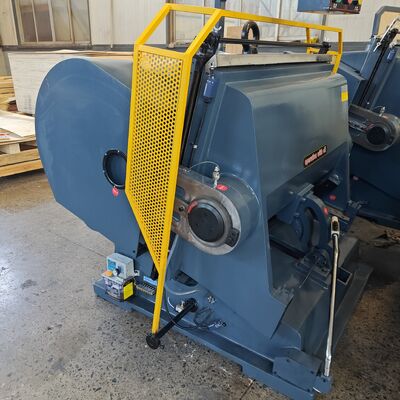 Dört Sigorta Parçası Oluklu Karton Kalıp Kesme Makinesi, 20±2 Vuruş/dk Hız ve Sürekli Baskı Kesme Zaman Gecikmeli Model