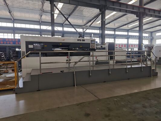 MYQ1300 1320x980mm dalgalanmış kartonlar için aralıklı dişli kutusu ve pnevmatik tezgahlı Otomatik Ölçme Kesme Makinesi