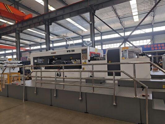 MYQ1300 1320x980mm dalgalanmış kartonlar için aralıklı dişli kutusu ve pnevmatik tezgahlı Otomatik Ölçme Kesme Makinesi