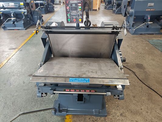 Ağır Hizmet Tipi ML1100 Manuel Oluklu Karton Kalıp Kesme Makinesi, 20 adet/dak Hız ve 1100 * 800 mm Boyut İçin Dört Güvenlik Sistemi