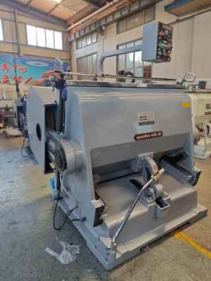 ML1500 Maksimum boyutu 1500 mm olan, dört güvenlik sistemi ve manuel kağıt besleme ile yarı otomatik matör kesme makinesi