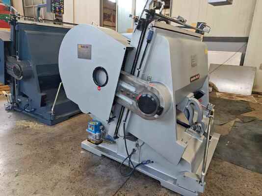 Semi Automatic Corrugated Carton Die Cutting Machine with Electric Suction Plate Brake Clutch and Four Insurance Parts for 1500×1050 mm Size