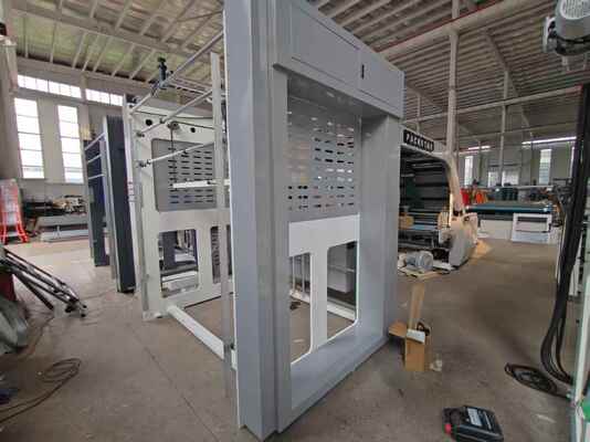 HL1600 Otomatik Flüt Laminasyon Makinesi 1600X1250mm Max. Laminasyon Boyutu, 5500 levha / saat Hız ve PLC Program Kontrolü